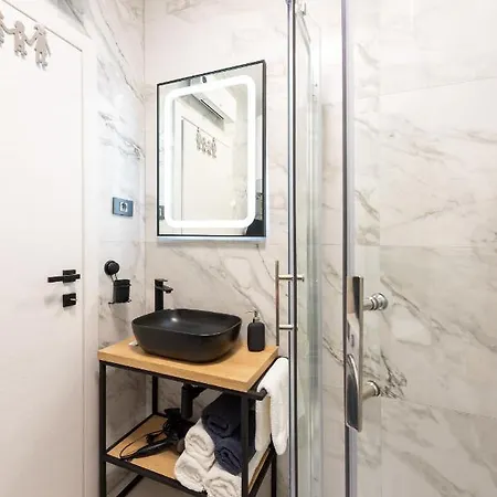 Apartment Elegant, Cozy Near Split