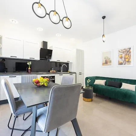 Elegant, Cozy Near Split Apartamento Kaštela