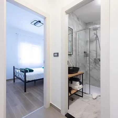 Elegant, Cozy Near Split *